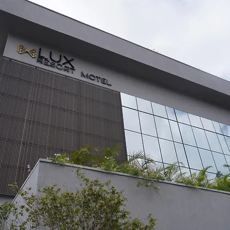 Lux Resort Motel-2